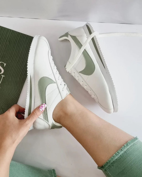 خرید کتونی دخترانه