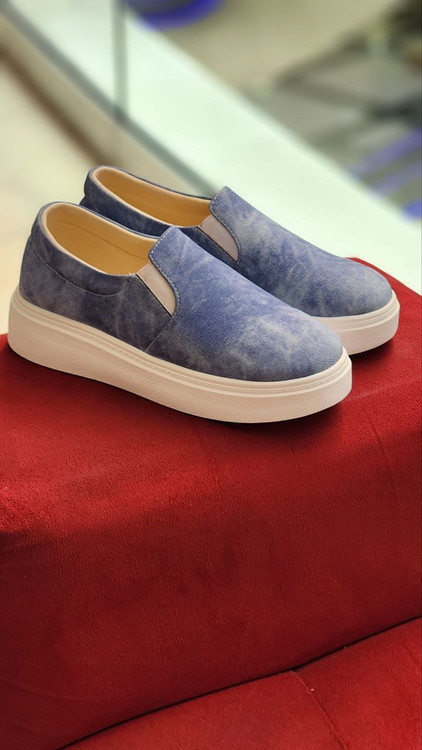 ونس آبی روشن