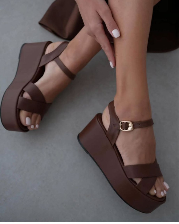 صندل قهوهای دخترانه