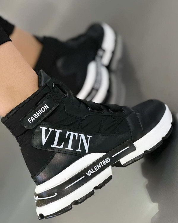 کتونی ولنتینو