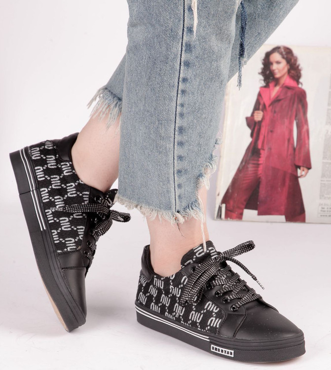 خرید کتونی دخترانه