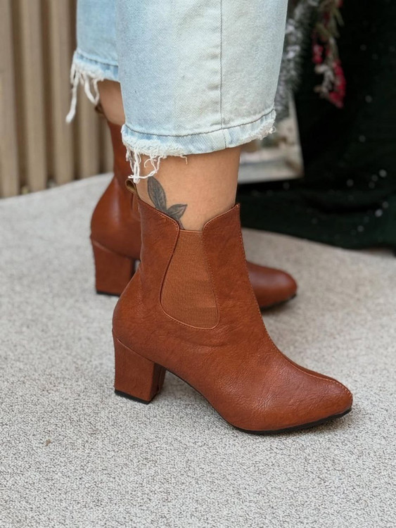 بوت قهوهای سوخته