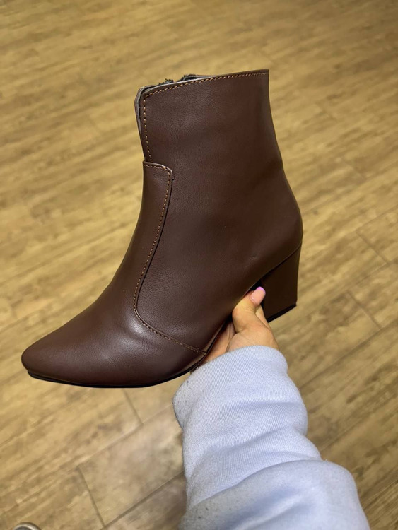 بوت قهوه ای سوخته