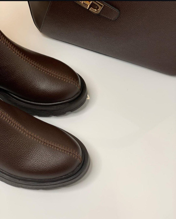 بوت قهوهای سوخته