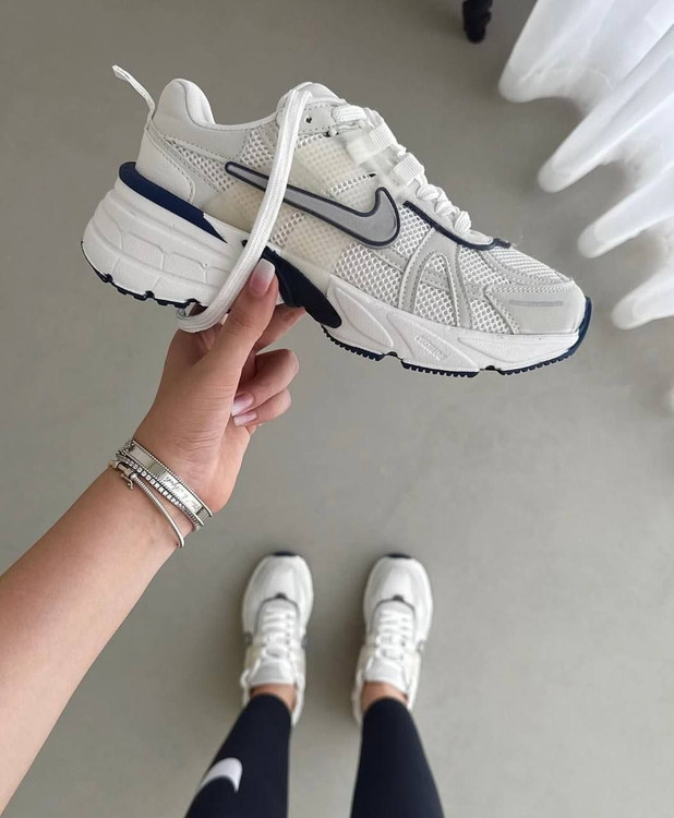 کتونی سرمه ای