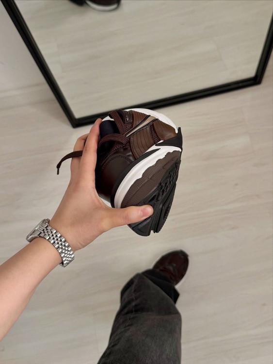 کتونی قهوهای سوخته